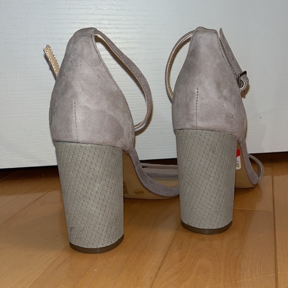 NEW VINCE CAMUTO HEELS - Picture 2 of 4